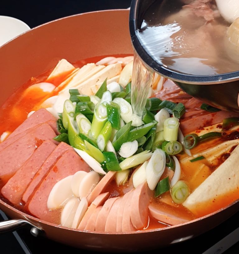 Mỳ Hàn Quốc - Budae Jjigae (army stew) siêu dễ làm